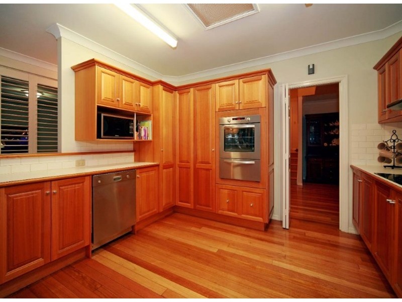 8 Riverston Court, Carindale QLD 4152