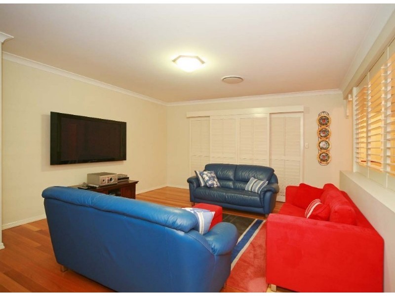 8 Riverston Court, Carindale QLD 4152