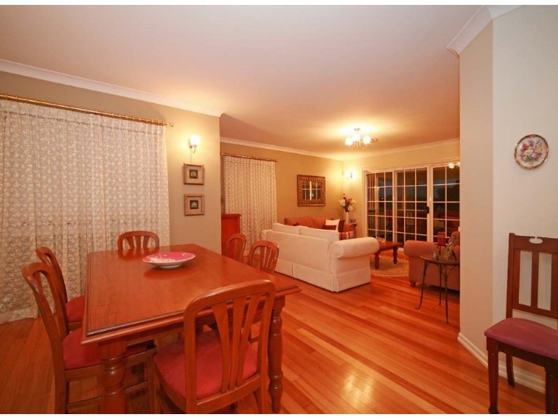 8 Riverston Court, Carindale QLD 4152