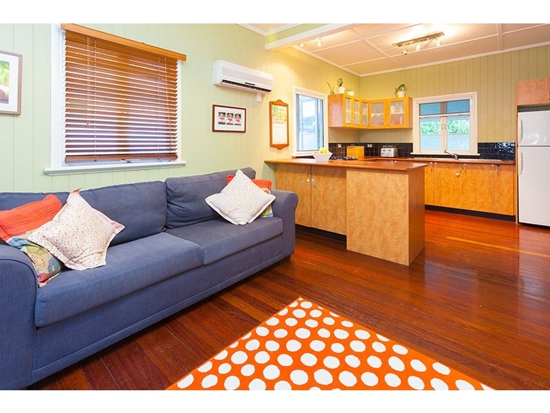 38 Waratah Avenue, Holland Park West QLD 4121