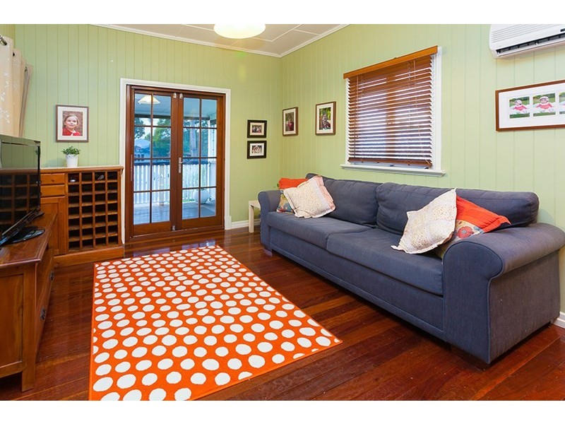 38 Waratah Avenue, Holland Park West QLD 4121