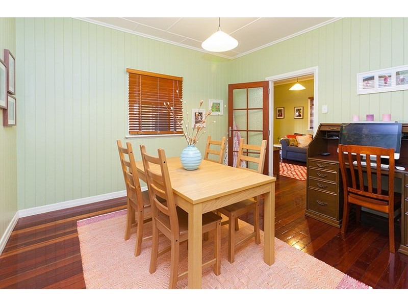 38 Waratah Avenue, Holland Park West QLD 4121
