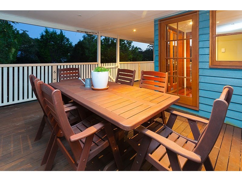 38 Waratah Avenue, Holland Park West QLD 4121