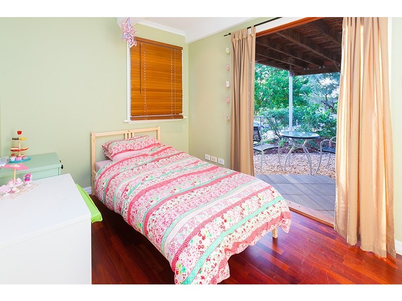 38 Waratah Avenue, Holland Park West QLD 4121