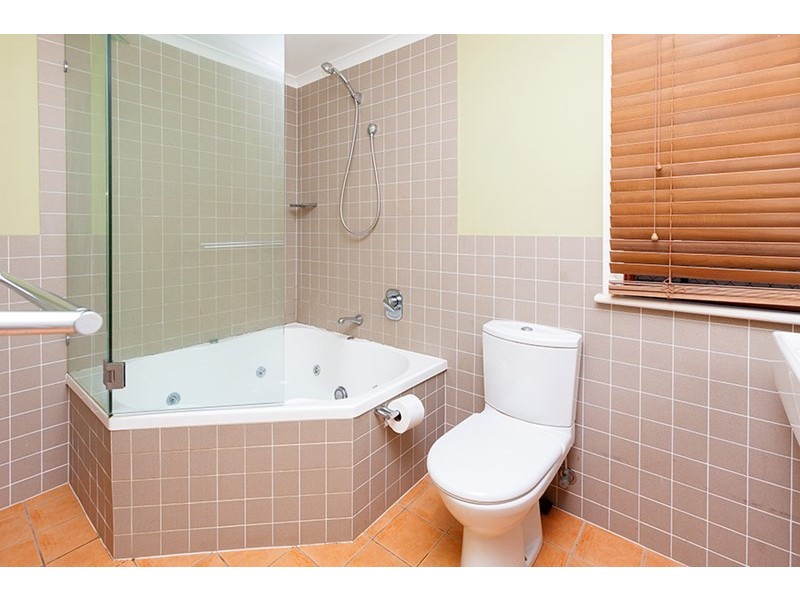 38 Waratah Avenue, Holland Park West QLD 4121