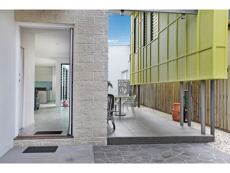 22 Shore Crescent, Bulimba QLD 4171