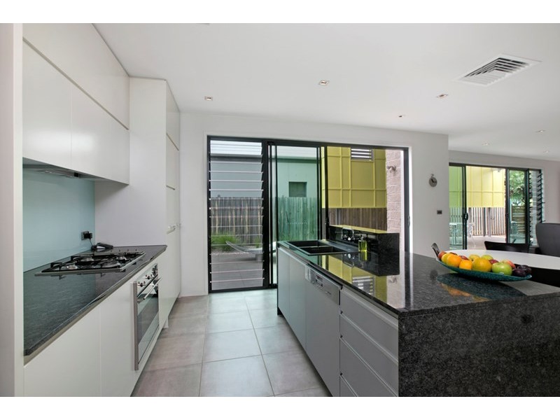 22 Shore Crescent, Bulimba QLD 4171