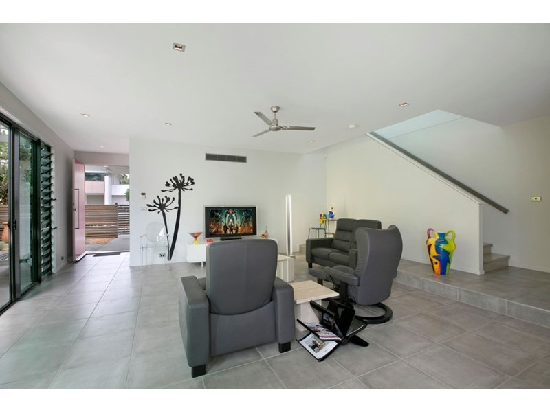 22 Shore Crescent, Bulimba QLD 4171