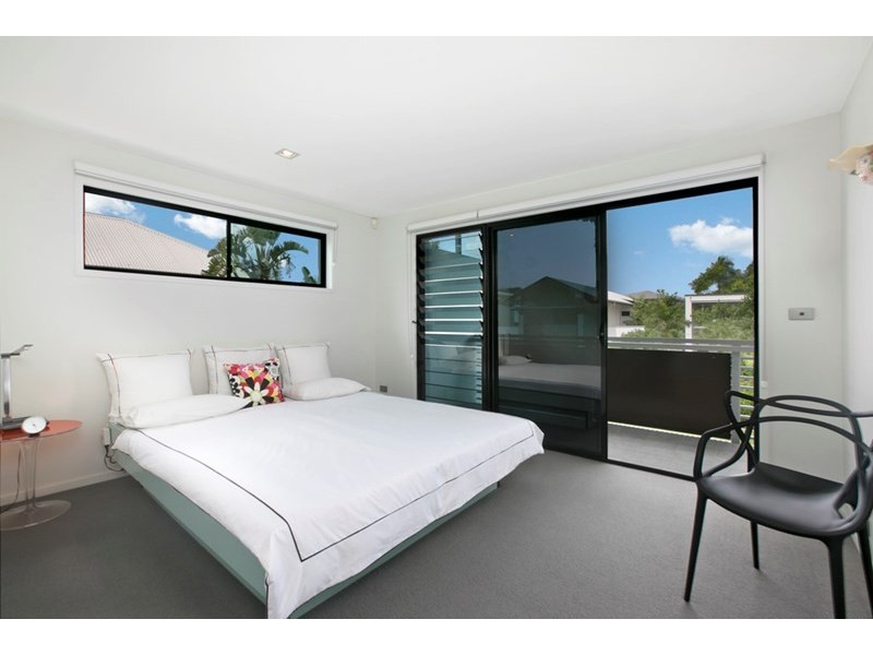 22 Shore Crescent, Bulimba QLD 4171