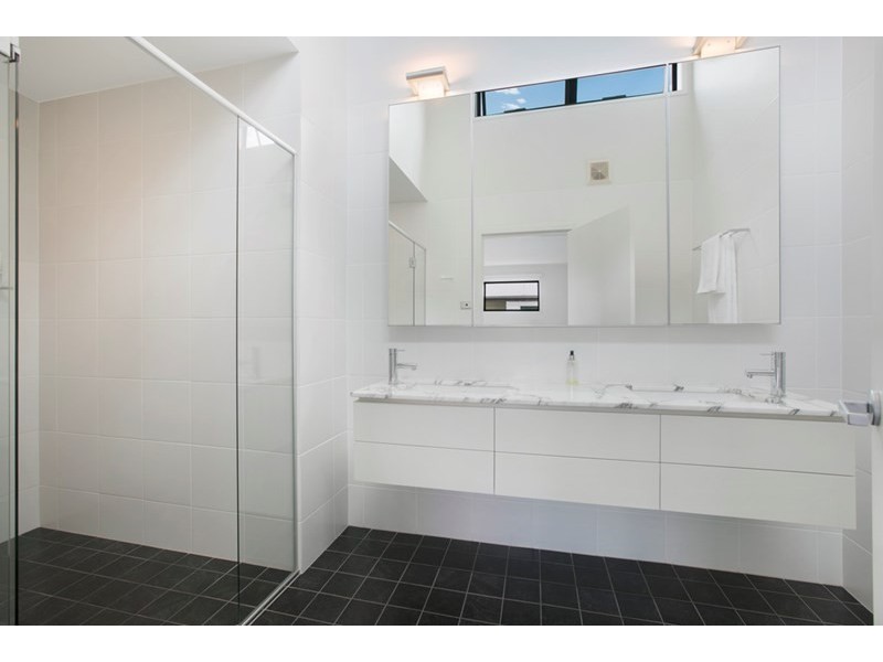 22 Shore Crescent, Bulimba QLD 4171