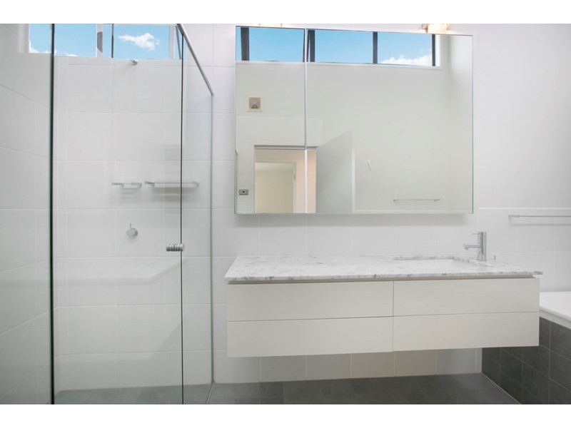 22 Shore Crescent, Bulimba QLD 4171