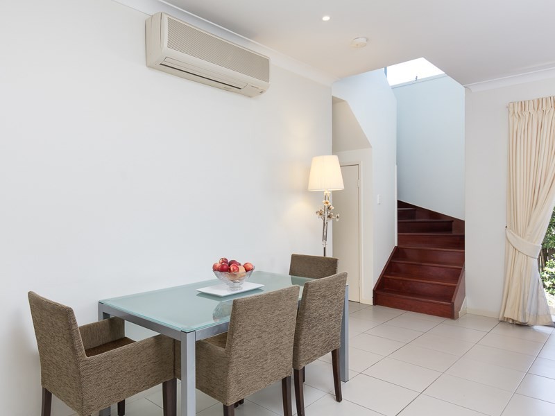 2/105 Thynne Road, Morningside QLD 4170