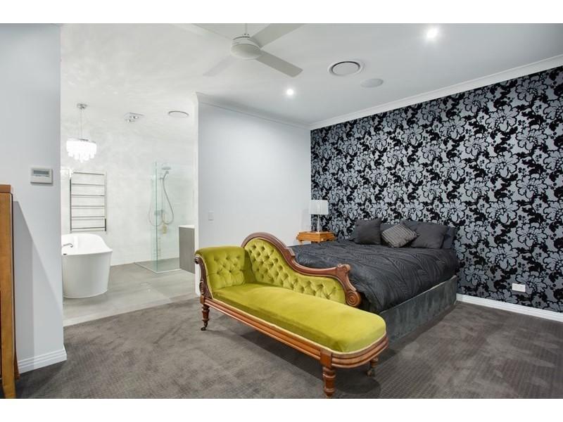 7 Merinda Street, Greenslopes QLD 4120