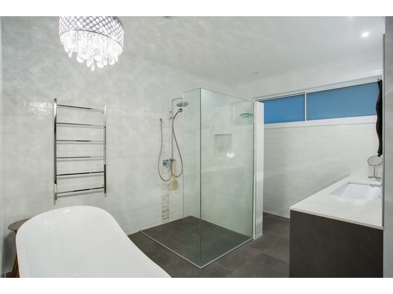 7 Merinda Street, Greenslopes QLD 4120