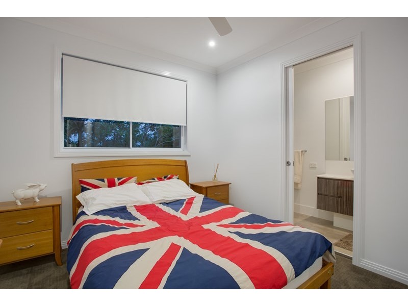 7 Merinda Street, Greenslopes QLD 4120