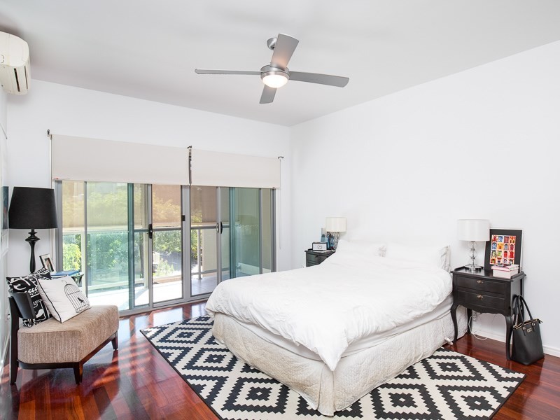 33 Riddell Street, Bulimba QLD 4171