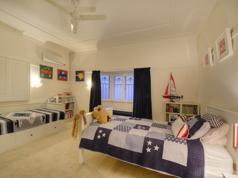 13 Cawmore Road, Hawthorne QLD 4171