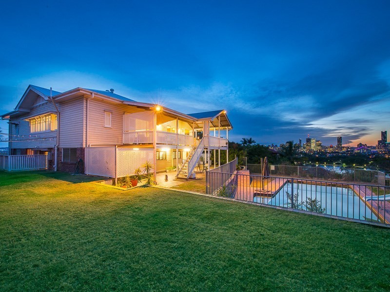 13 Cawmore Road, Hawthorne QLD 4171