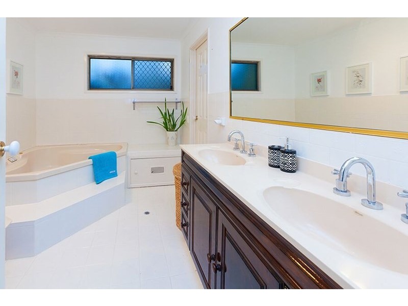 69 Brodie Street, Holland Park West QLD 4121