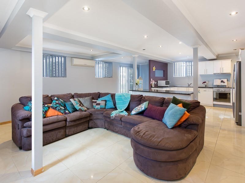 42 Thomas Street, Greenslopes QLD 4120