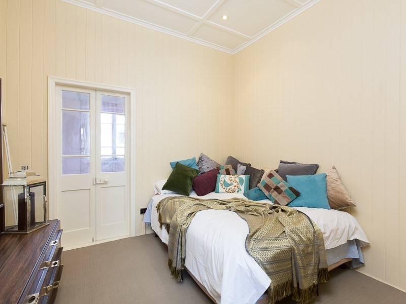 42 Thomas Street, Greenslopes QLD 4120