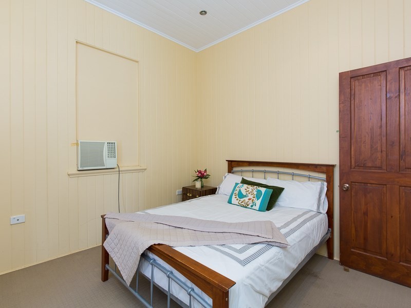 42 Thomas Street, Greenslopes QLD 4120