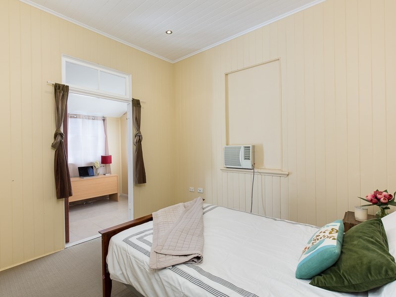 42 Thomas Street, Greenslopes QLD 4120