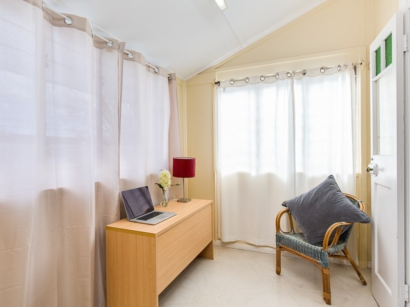 42 Thomas Street, Greenslopes QLD 4120