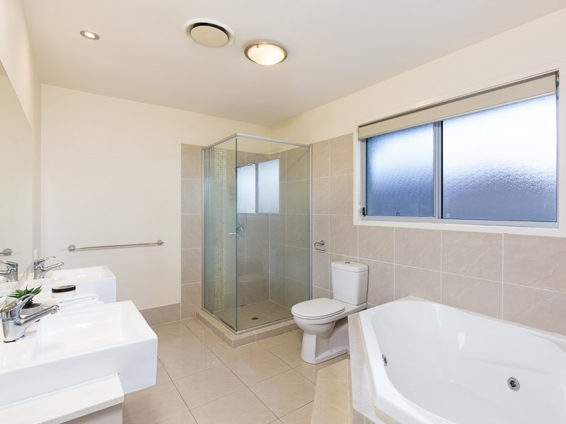 28 Melbourne Avenue, Camp Hill QLD 4152