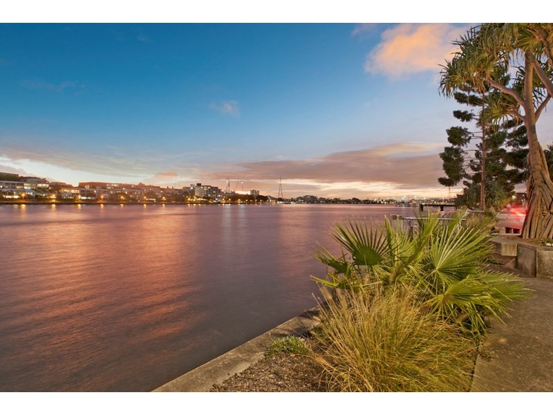 47 Waterline Crescent, Bulimba QLD 4171