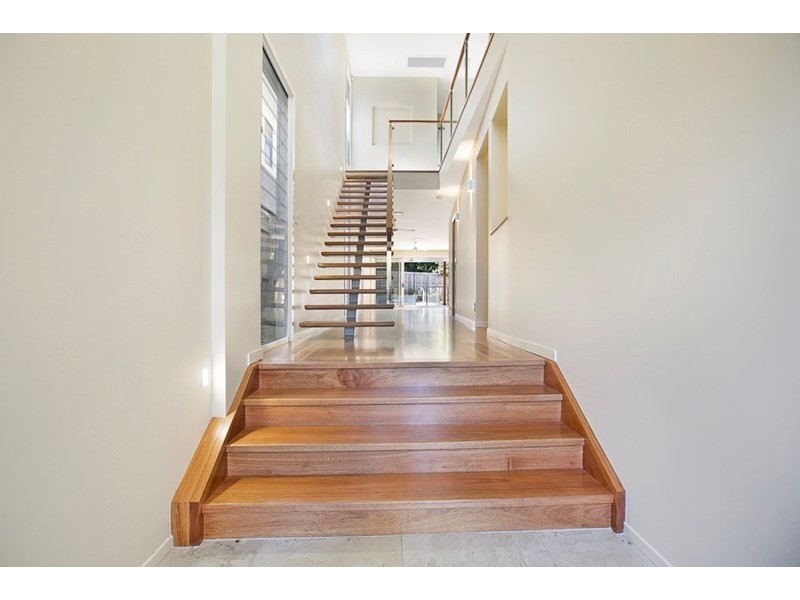 19 Pine Street, Bulimba QLD 4171