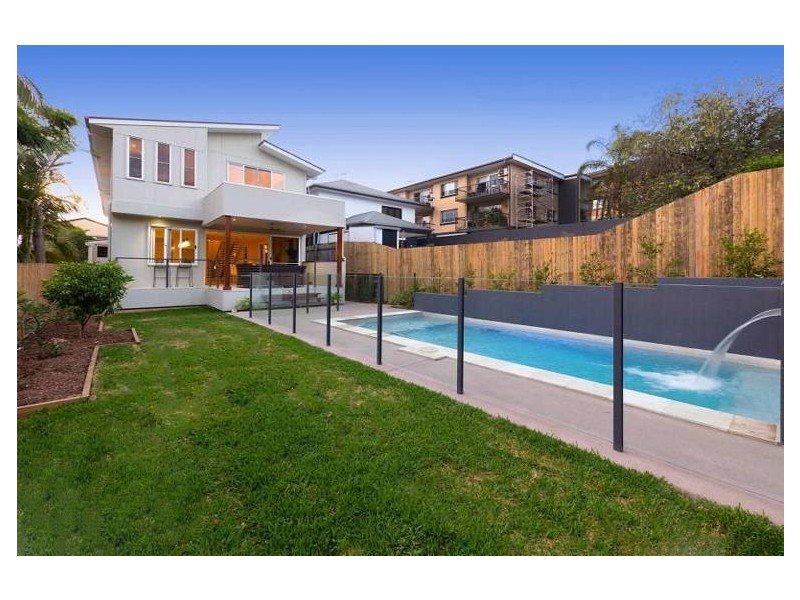 19 Pine Street, Bulimba QLD 4171