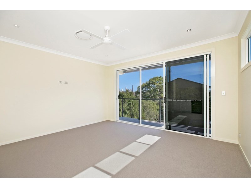 19 Pine Street, Bulimba QLD 4171