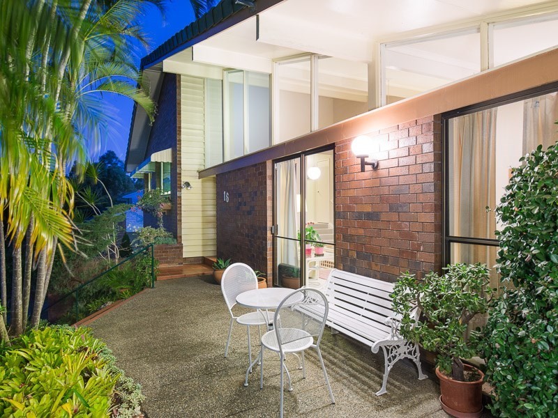 16 Helmsley Court, Carindale QLD 4152