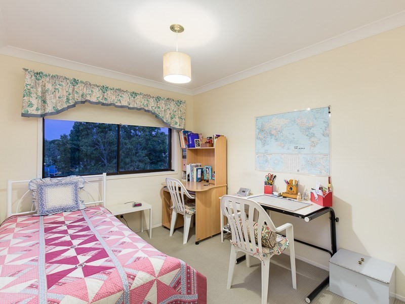 16 Helmsley Court, Carindale QLD 4152