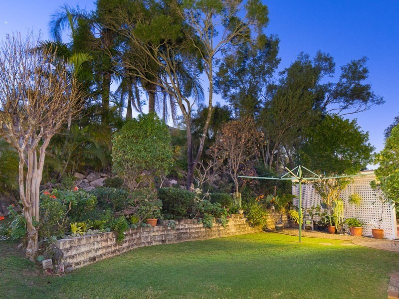 16 Helmsley Court, Carindale QLD 4152