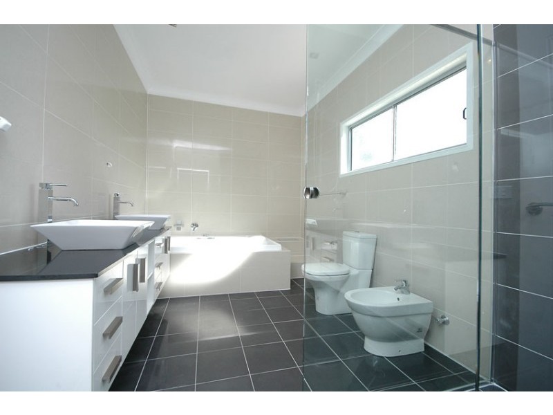 105 Strong Avenue, Graceville QLD 4075