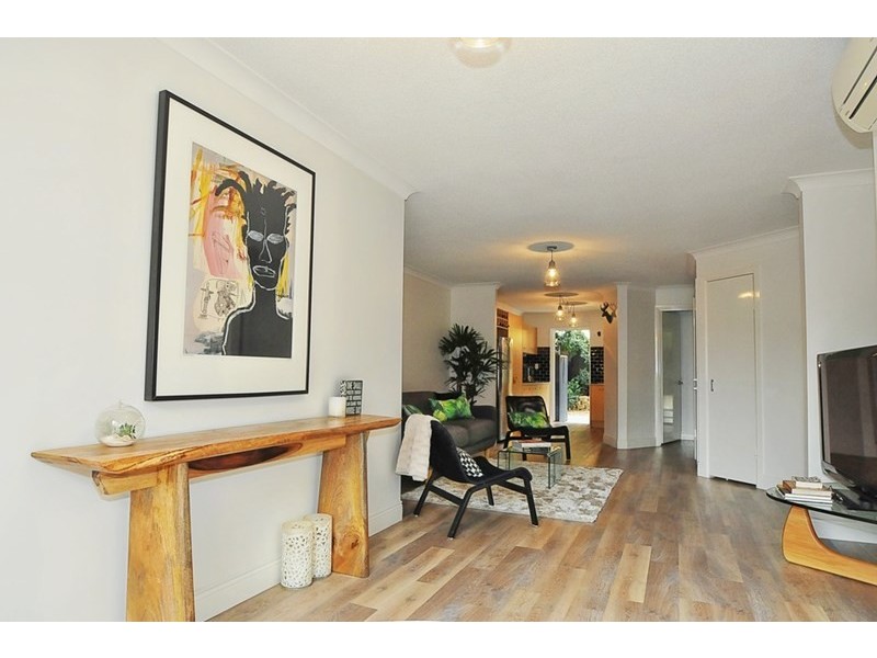 2/57 Bilyana Street, Balmoral QLD 4171