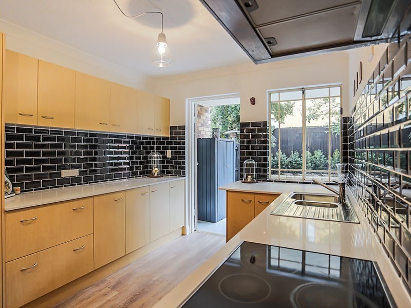 2/57 Bilyana Street, Balmoral QLD 4171