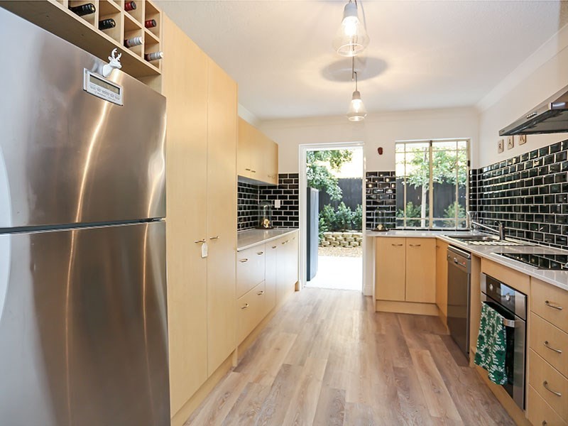 2/57 Bilyana Street, Balmoral QLD 4171