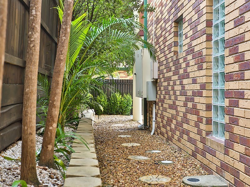 2/57 Bilyana Street, Balmoral QLD 4171