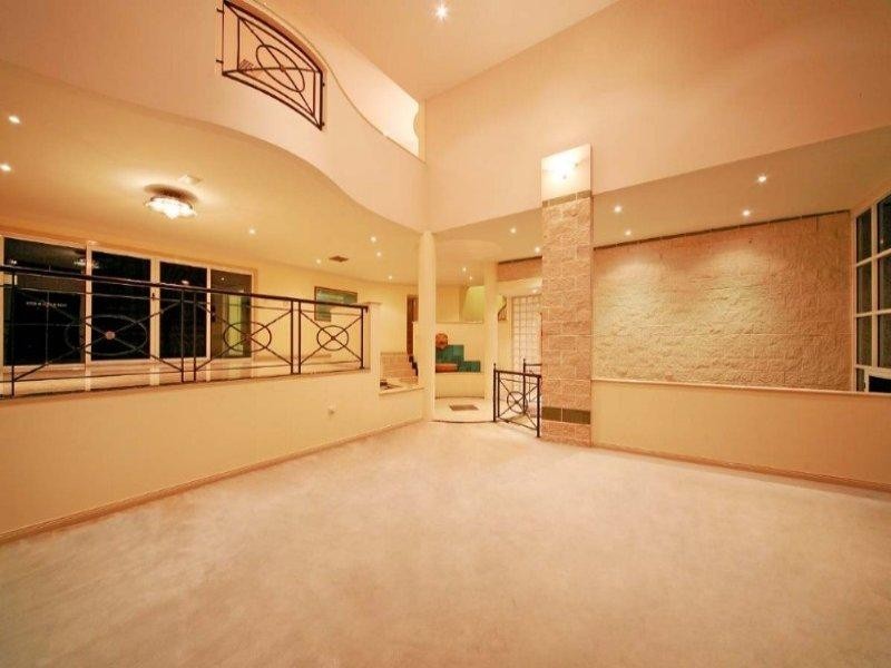 18 Gon Chee Court, Carindale QLD 4152