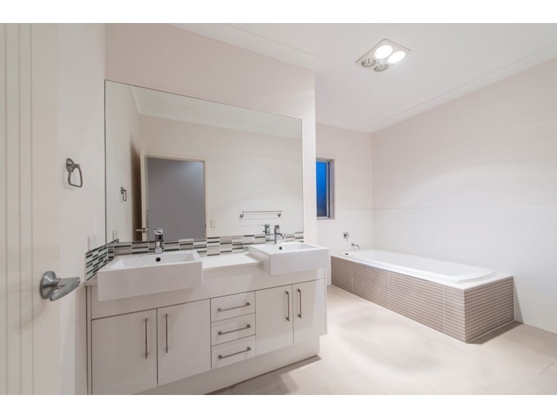 7 Bunya Street, Cannon Hill QLD 4170