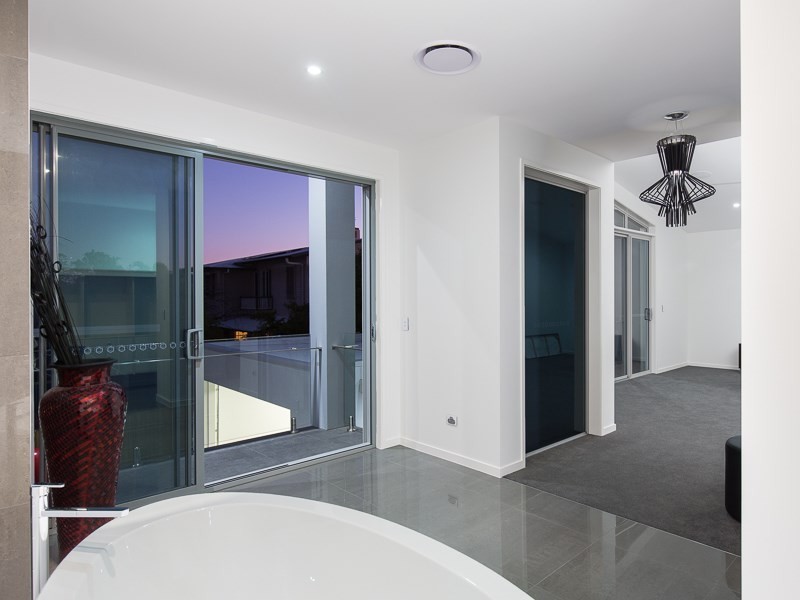 10 Sandringham Street, Clayfield QLD 4011