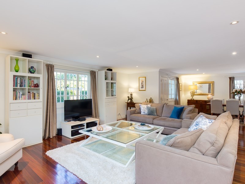 16 Brock Street, Cannon Hill QLD 4170