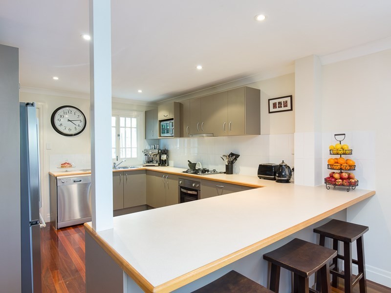 16 Brock Street, Cannon Hill QLD 4170