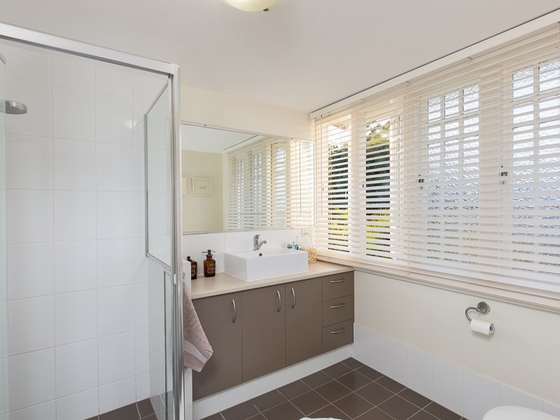 16 Brock Street, Cannon Hill QLD 4170