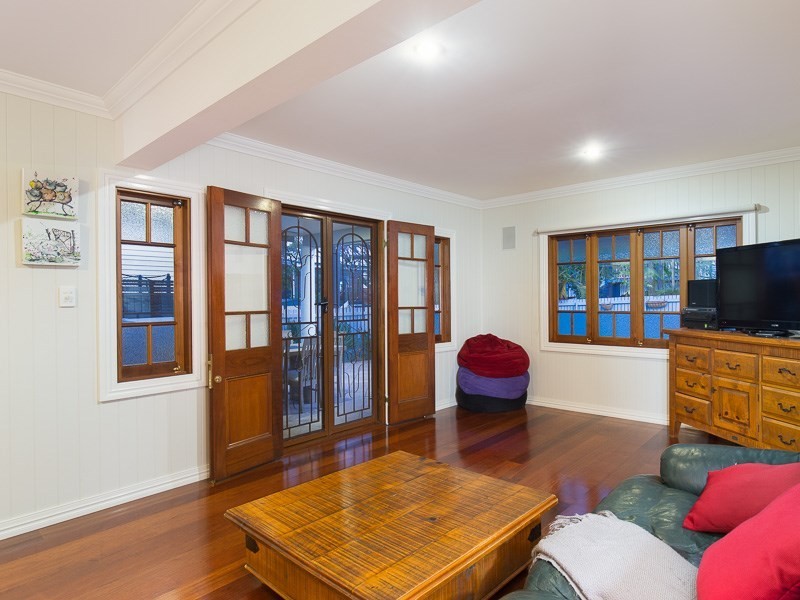 10 Ellesmere Street, Yeronga QLD 4104