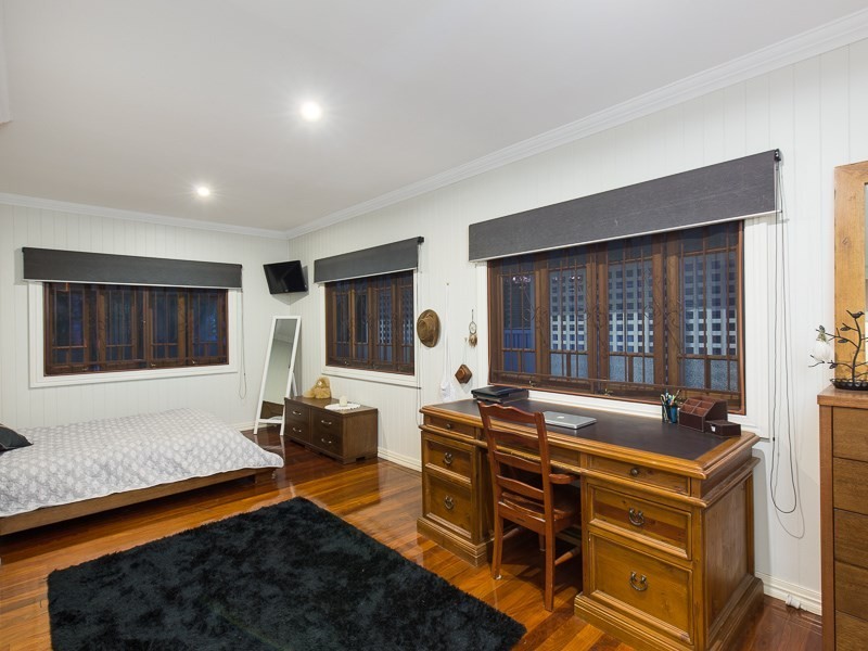 10 Ellesmere Street, Yeronga QLD 4104