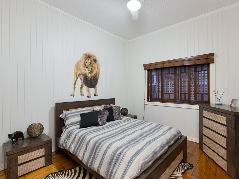 10 Ellesmere Street, Yeronga QLD 4104